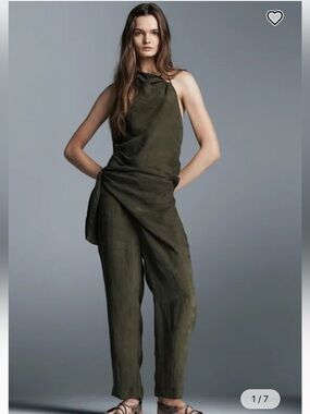NEW ZARA 
Halterneck top from Zara's "Zw" collection size XL 
🚨FIRM PRICE